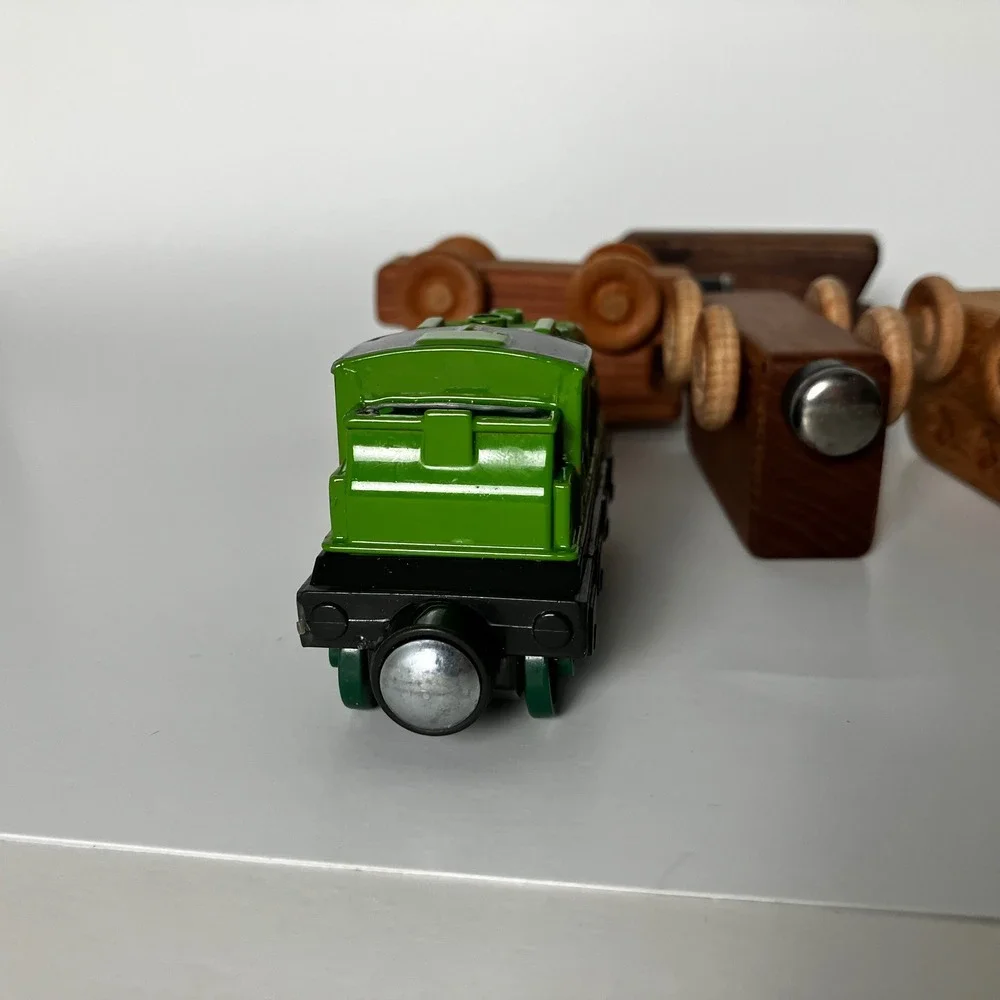 East Laurel Woodcrafts Toy Train 6pc Set Brown Magnetic Thomas Gator Engine